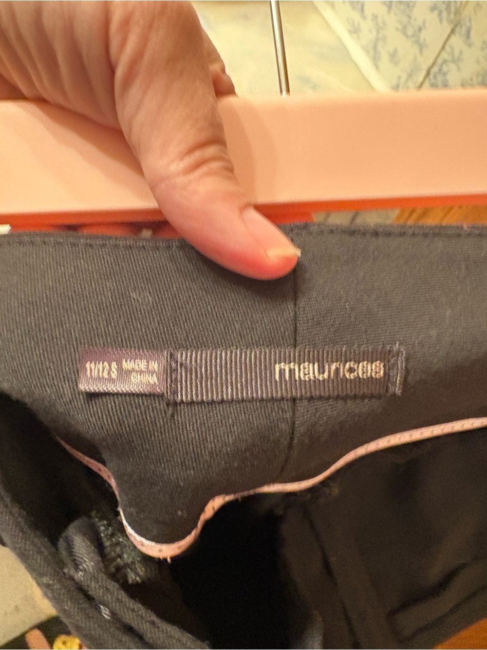 Maurice’s Black Women's Dress Polished Pants 11/12 Short Straight EUC juniors - Picture 2 of 4